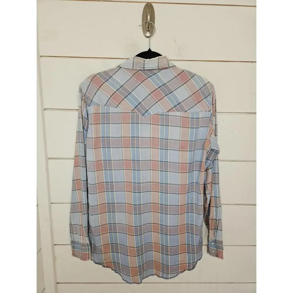 Thrashed Vintage Wrangler medium blue white & mauve snap button up shirt - Picture 2 of 8